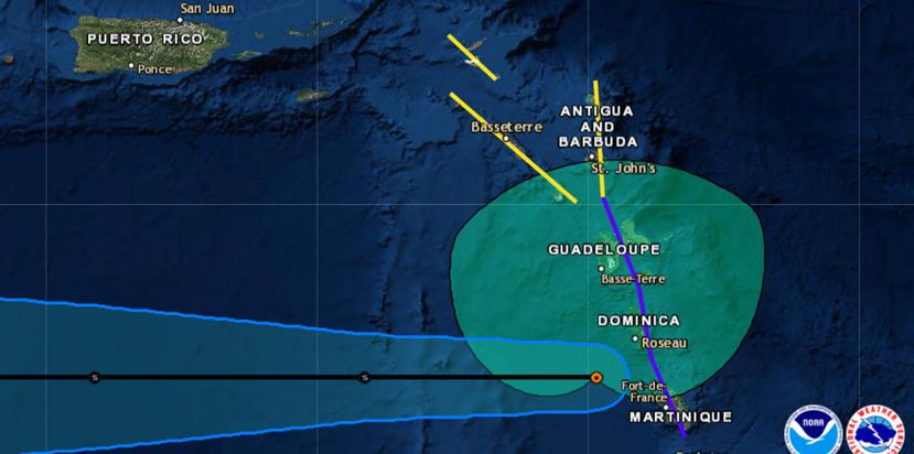 Proyección de la trayectoria de la tormenta Isaac, trazada por el Centro Nacional de Huracanes sobre un mapa satelital. (Captura / NOAA)