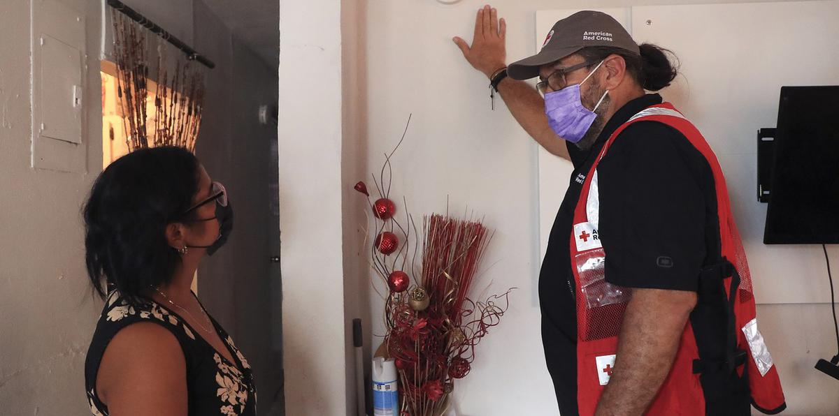 'Activa tu alarma': Cruz Roja Americana instala 333 detectores de humo en Loíza