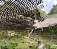 En medio de un mes de arrestos, tormenta tropical y coronavirus, el observatorio de Arecibo quedó destruido por un cable que se desprendió.