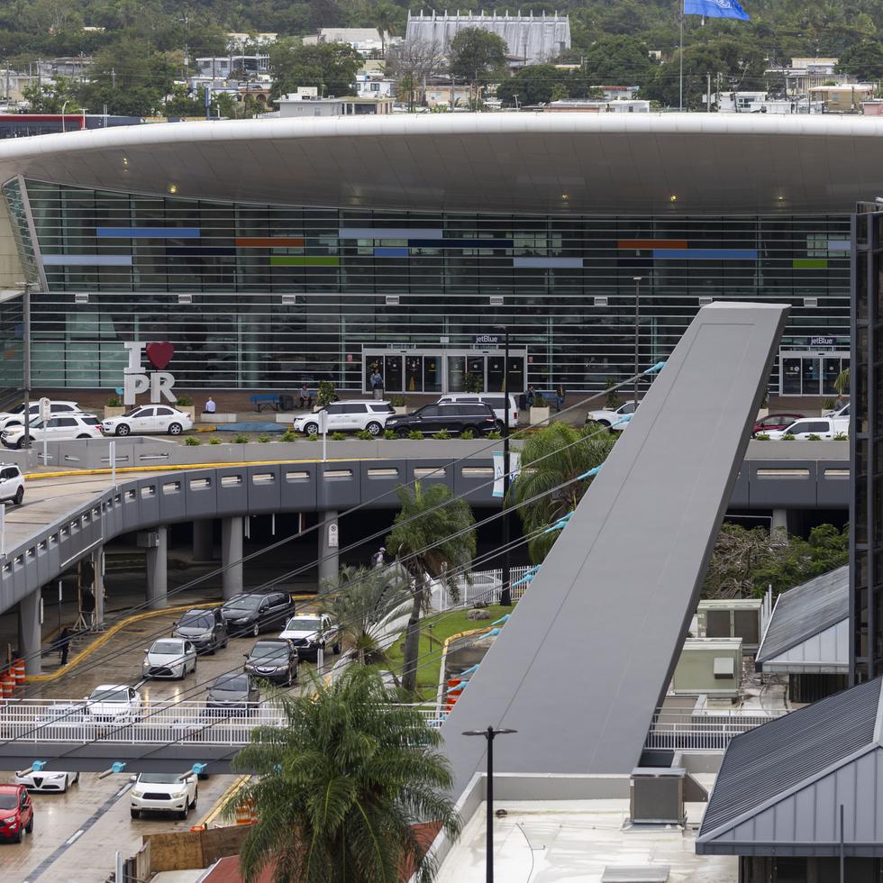 Las principales aerolíneas con rutas aéreas al Caribe operan en el aeropuerto internacional Luis Muñoz Marín, en Isla Verde.