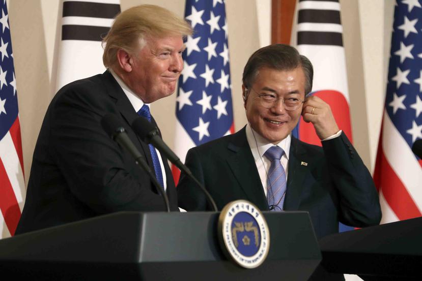 El presidente de Corea del Sur y Donald Trump dialogaron por teléfono ayer, domingo, y mañana tendrán una reunión. (AP)