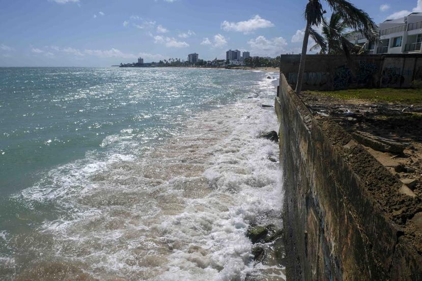 El Senado efectuó una vista ocular en Ocean Park por la erosión que afecta esta área.