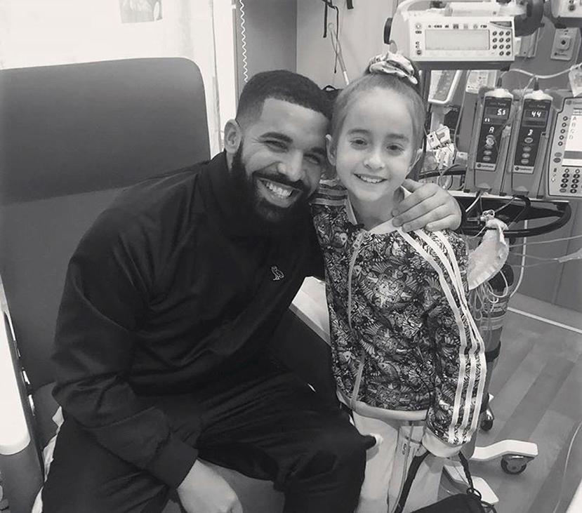 Drake visitó en el hospital a Sofía Sánchez, que espera un trasplante de corazón. (Instagram)