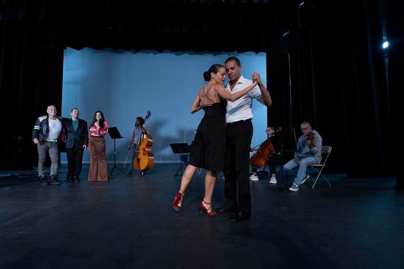 El show integra baile, música, teatro y ópera. 

