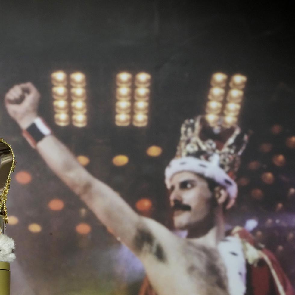 La corona característica de Freddie Mercury usada durante la gira 'Magic', en exhibición en las salas de subastas de Sotheby's en Londres, el jueves 3 de agosto de 2023.