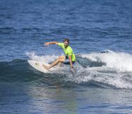 Nico Epps durante su participación en el Corona Surf Circuit en la Playa Middles, de Isabela.