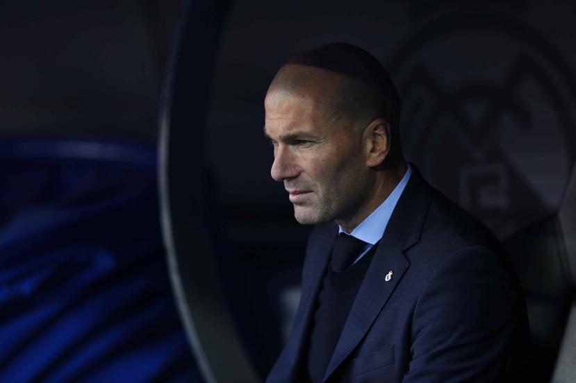 Zinedine Zidane, director técnico del Real Madrid, arremetió contra los medios al decir que hablar negativo del equipo vende más. (AP)