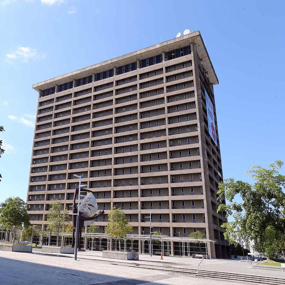 Las oficinas centrales de la Autoridad de Edificios Públicos ubican en la torre norte del Centro Gubernamental Minillas.