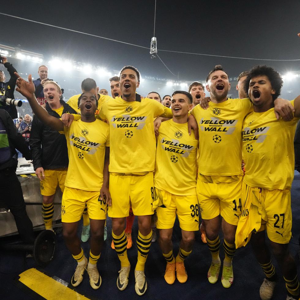 Los jugadores del Borussia Dortmund celebran la clasificación a la final.