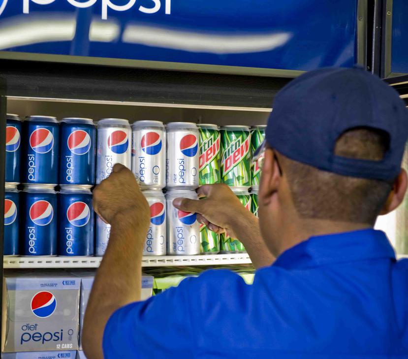 José Sanabria, director general de Pepsi en Puerto Rico, informó que los empleados se mantienen trabajando para suplir agua y otras bebidas a los supermercados. (Suministrada)