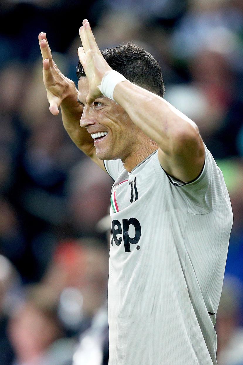 Cristiano Ronaldo pota por su sexto galardón. (AP)