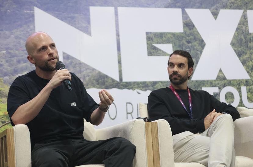 Max Pérez, fundador de Buena Vibra y Paco López, presidente de No Limit Entertainment intercambiaron ideas y experiencias durante el conversatorio.