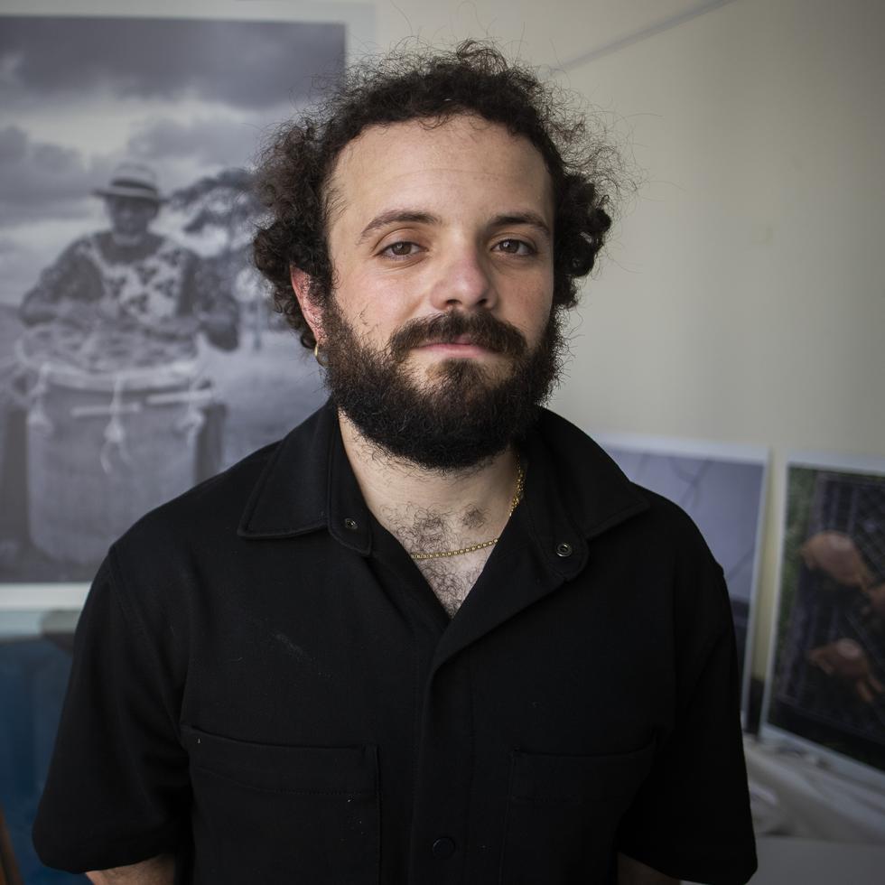 Javier E. Piñero, artista interdisciplinario, escritor y periodista puertorriqueño, tendrá su primera exhibición individual en el Archivo General y Biblioteca Nacional de Puerto Rico en noviembre de 2023.