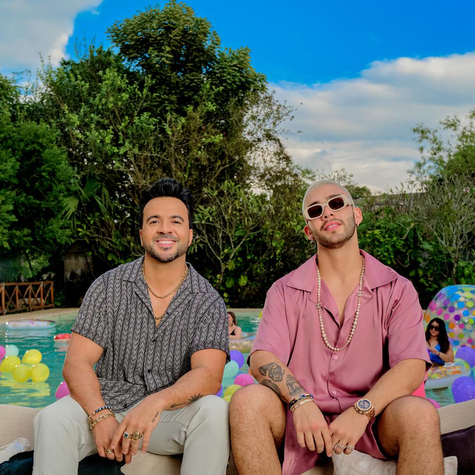 El sencillo "Vacaciones" viene acompañado de un video grabado en Yucatán, México.