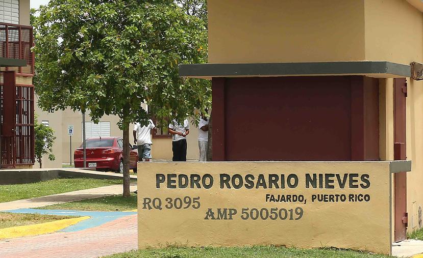 En el residencial Pedro Rosario Nieves hay una guerra interna por el control del punto de droga, según una investigación de la Policía. (GFR Media)