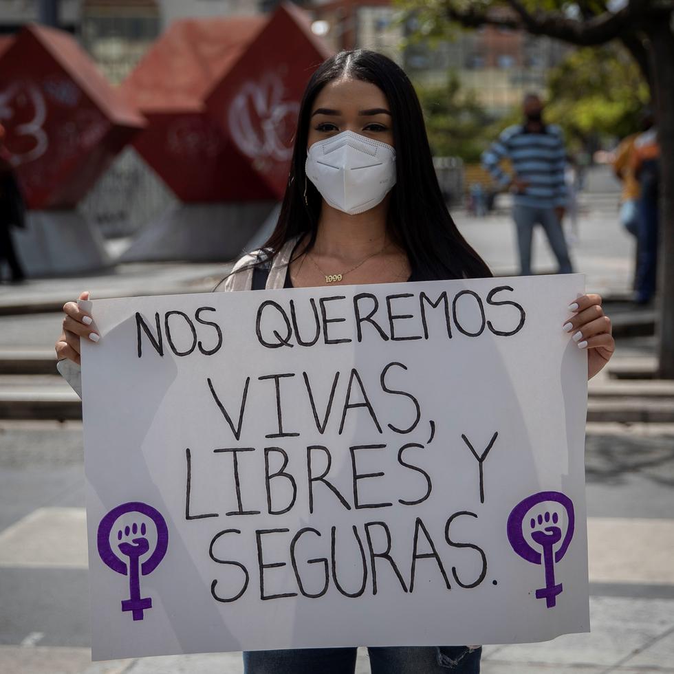 Grupos de mujeres participan en una manifestación contra la violencia machista en Caracas (Venezuela), en una fotografía de archivo. EFE/Rayner Peña R.
