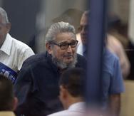 Abimael Guzmán, líder de Sendero Luminoso (al centro), no había sido visto desde 2014, cuando el juicio empezó. (AP)
