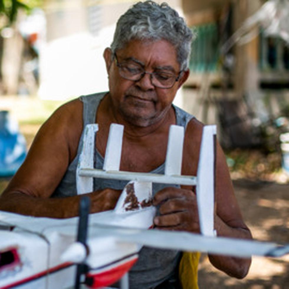 Meet this Artisan from Culebra, who has Carved Wooden Airplane Models for Six Decades