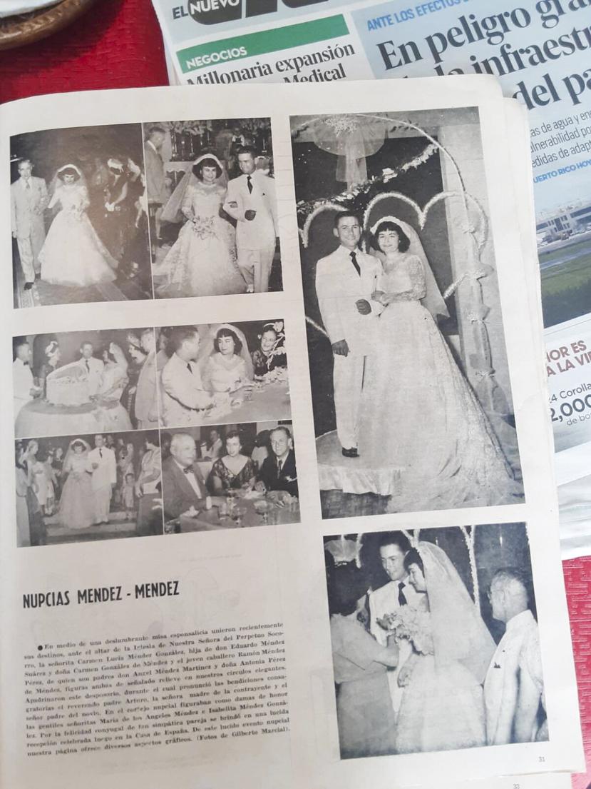 La pareja conserva un una copia de la revista Puerto Rico Ilustrado reseñando la boda.