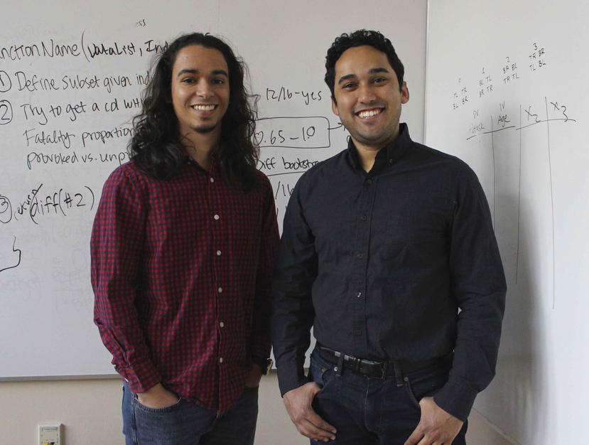 Michael López-Brau (izq.) y Stefan Uddenberg, estudiantes de posgrado de Yale, fueron dos de los integrantes del equipo que creó el plug-in para Chrome. (AP / Pat Eaton-Robb)