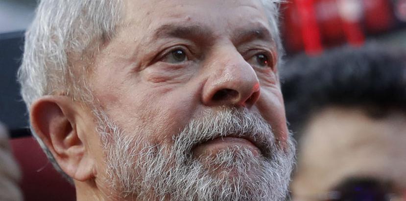 Lula fue condenado a 12 años de cárcel por corrupción pasiva y lavado de dinero (AP).
