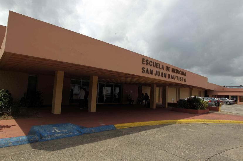 Edificio de la Escuela de Medicina San Juan Bautista. (GFR Media)
