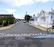 Un mensaje de S.O.S escrito en el pavimento durante la emergencia del huracán María fue reemplazado por el mensaje de bienvenida que muestra la foto, del 19 de septiembre de 2018, con la esperanza de atraer a los turistas.