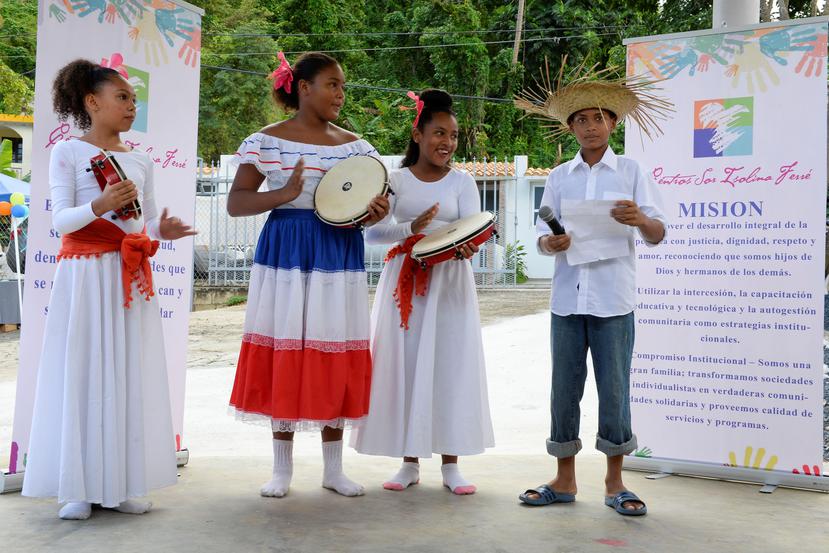 Kineysha Díaz, Aida Fuentes, Ileanés Román y Dennis Guzmán, todos estudiantes de sexto grado, participaron en la inauguración del centro Sor Isolina Ferré en La Central, Canóvanas.