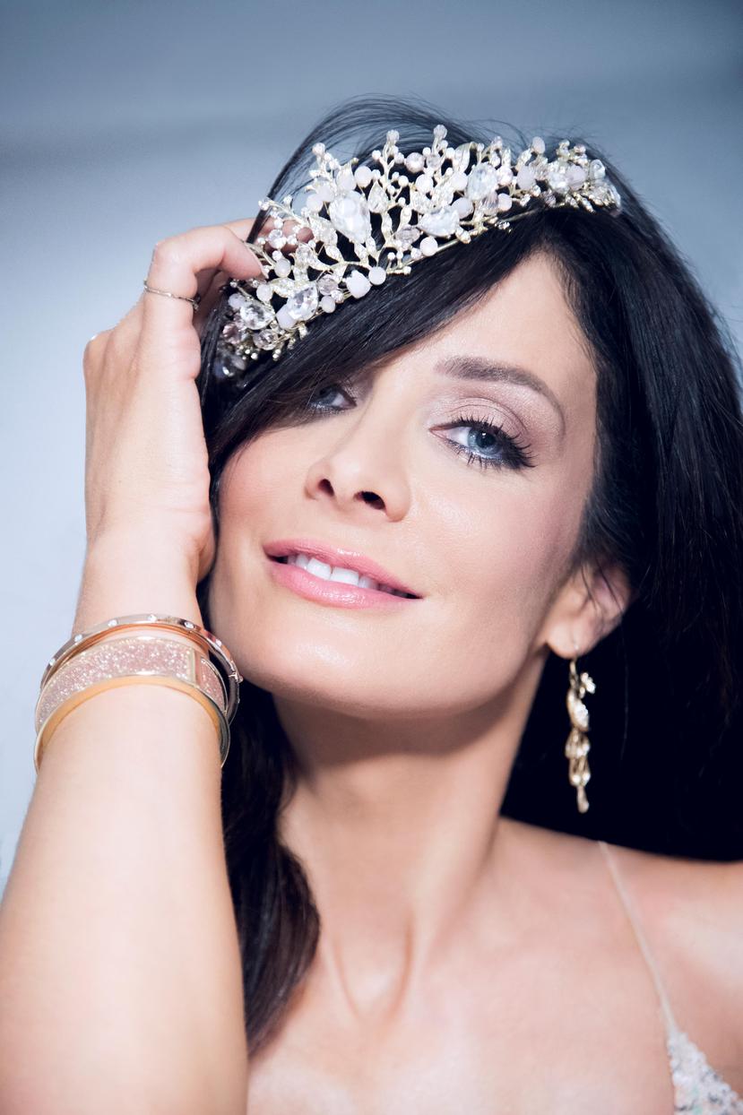 A sus 43 años de edad y a 25 de  convertirse en la tercera Miss Universe boricua, Dayanara Torres valora el cariño del pueblo boricua y el amor de sus hijos. (Suministrada / Omar Cruz)