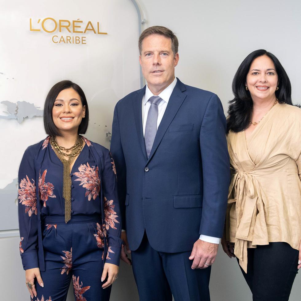 Desde la izquierda, Carolina Bermúdez, gerente senior de Mercadeo Corporativo e Innovación Digital para L’Oréal Caribe; 
Dave Hughes, gerente general de L’Oréal Caribe y Lourdes Ocasio, managing partner de Wavemaker Puerto Rico.
