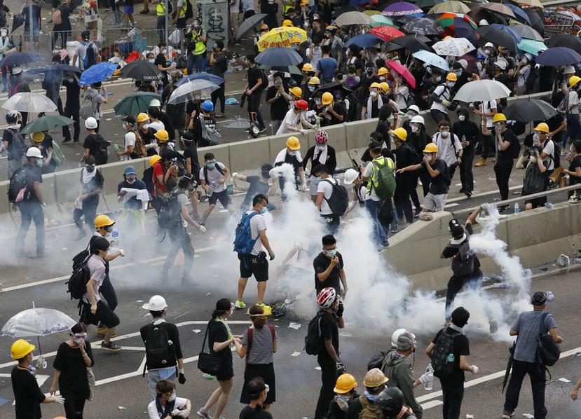 Cientos de miles de personas se concentraron en las calles de Hong Kong para protestar contra la proyectada ley de extradición. (AP)