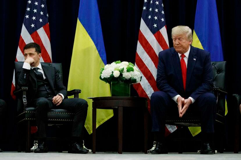 El presidente de Estados Unidos, Donald Trump, durante una reunión con el presidente de Ucrania, Volodymyr Zelenskiy. (AP)