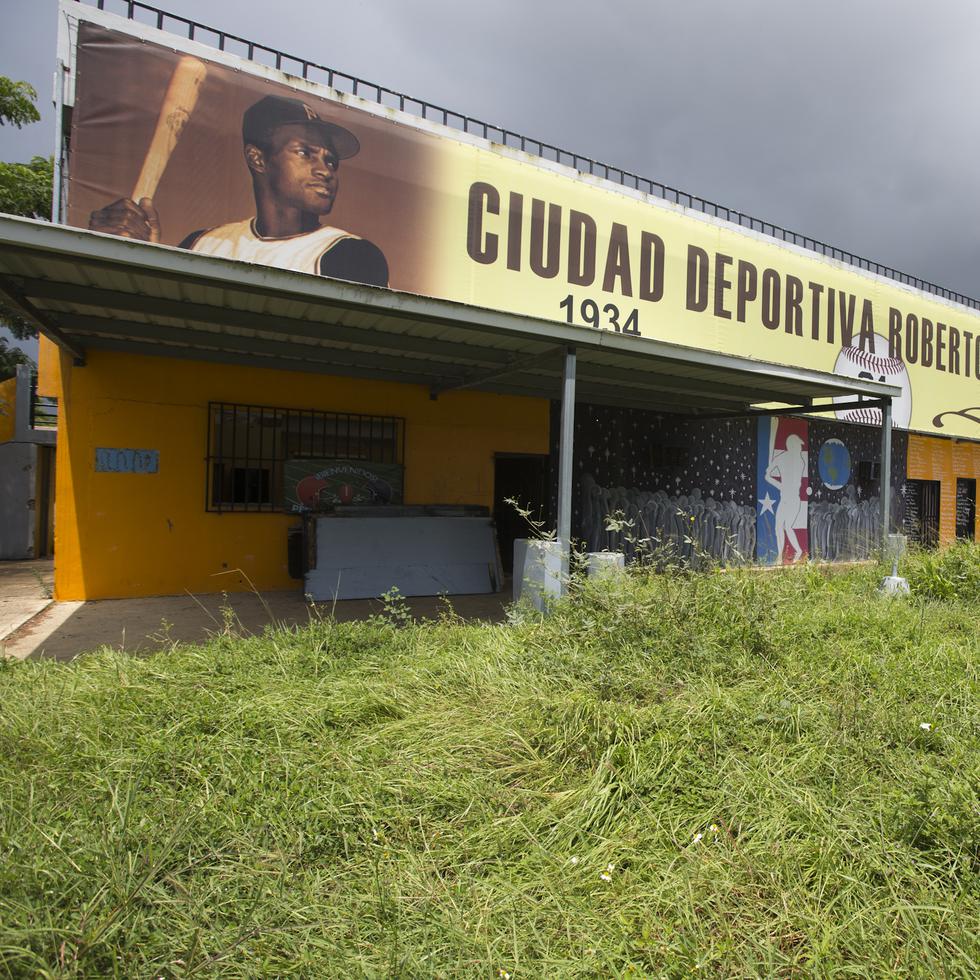 El deterioro de las estructuras de Ciudad Deportiva Roberto Clemente ha ido en crecimiento.