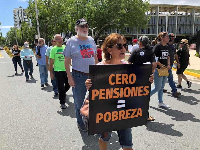Un grupo de jubilados se manifestó el miércoles frente al Tribunal Federal de Hato Rey. (Alex Figueroa Cancel)
