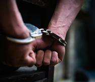El arresto se produjo luego de que el hombre se entregara ayer, domingo, a agentes del distrito de Aibonito.