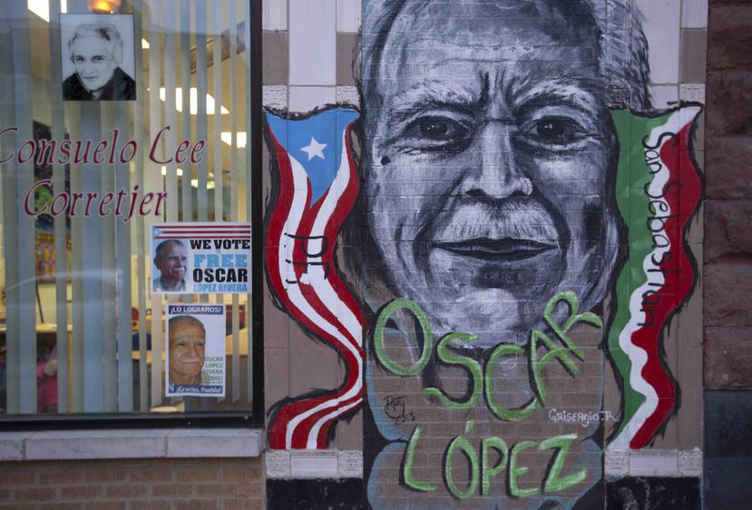 Ya son varios los organismos que dan un paso atrás para respaldar al Desfile Puertorriqueño en Nueva York por el homenaje que le harán al exprisionero, Oscar López Rivera. (Archivo / AP)