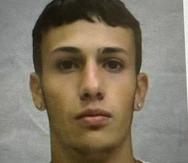 Contra Kaleb Villafañe Rosario de 22 años, pesa una orden de arresto por asesinato en primer grado y violación a la Ley de Armas con una fianza de $1.4 millones.