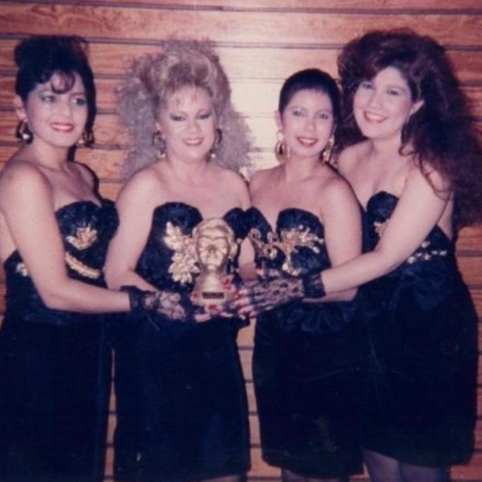 Las cantantes originales del Las Chicas del Clan eran Ingrid Rosado, quien falleció hace varios años a causa de cáncer. 
Raquel Álvarez, Rosita Figueroa y Milly Pérez.