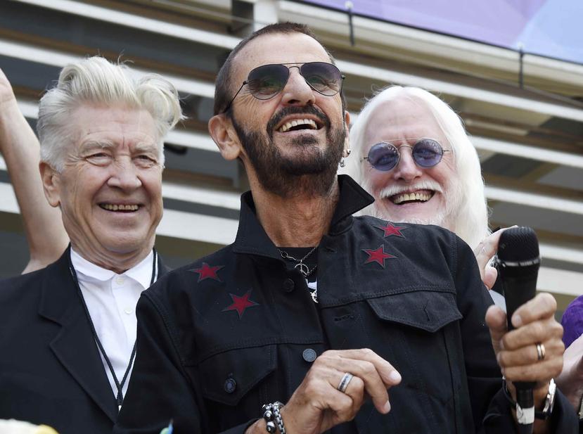 Antes de Ringo Starr, de 77 años, la reina británica distinguió como caballeros a los grandes rockeros McCartney, Mick Jagger, Elton John y Van Morrison. (AP)