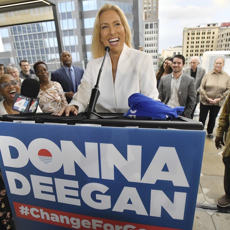La victoria de Donna Deegan representa un nuevo aire para los demócratas que no dirigían dicha ciudad desde el 2015, cuando el republicano Lenny Curry derrotó a Alvin Brown.