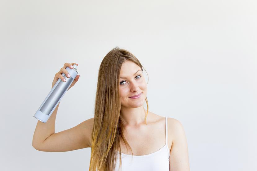 El champú en seco es una alternativa para mantener el cabello limpio por más tiempo sin necesidad de someterlo al lavado tradicional.