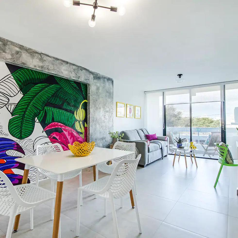 En Puerto Rico, Airbnb respalda la aprobación del Proyecto de la Cámara 1557, una medida que, entre otras cosas, crearía un registro obligatorio de los STR. En la foto, vista de un apartamento disponible para alquiler de corto plazo en Santurce a través de la plataforma Airbnb.