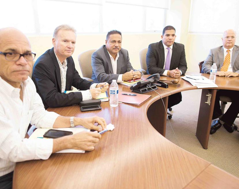 El presidente de la Junta de Gobierno del CRIM y alcalde de Maunabo, Jorge Márquez –tercero desde la izquierda–, dijo que dicho organismo no le enviará la Contribución Adicional Especial al BGF.