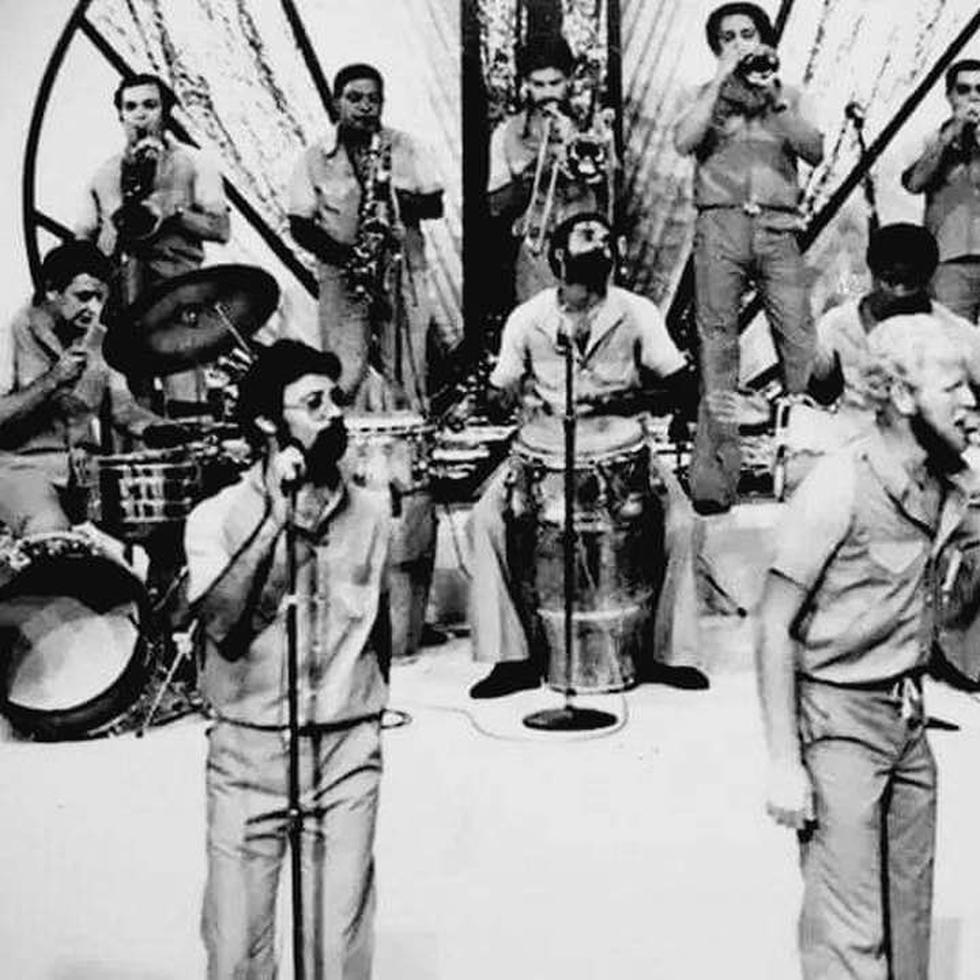 De acuerdo con la Fundación Nacional para la Cultura Popular, Johnny Vázquez fue “el cantante más fiel e identificado con el sonido que implantó hace ya cuatro décadas y media” en la agrupación de Bobby Valentín tras su incorporación en 1975.