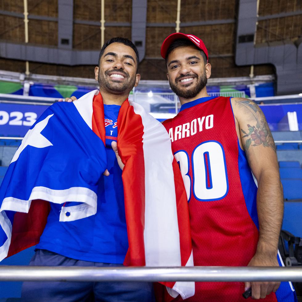 Los hermanos Kevin y Michael Pacheco viajaron desde Nueva Jersey hasta Filipinas para ver los juegos de la Selección Nacional.