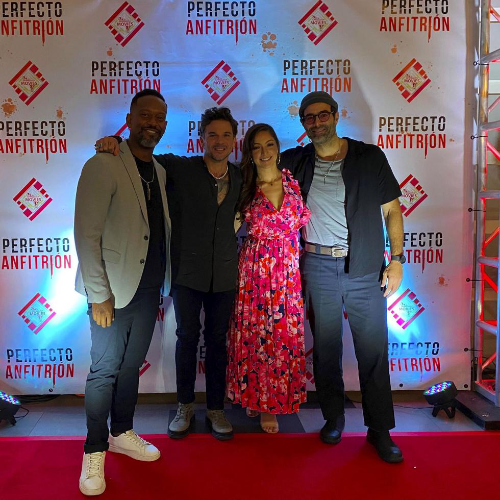 Parte del elenco de la película local "Perfecto Anfitrión": Modesto Lacén, Pedro Capó, Laura Alemán y Luis Roberto Guzmán.