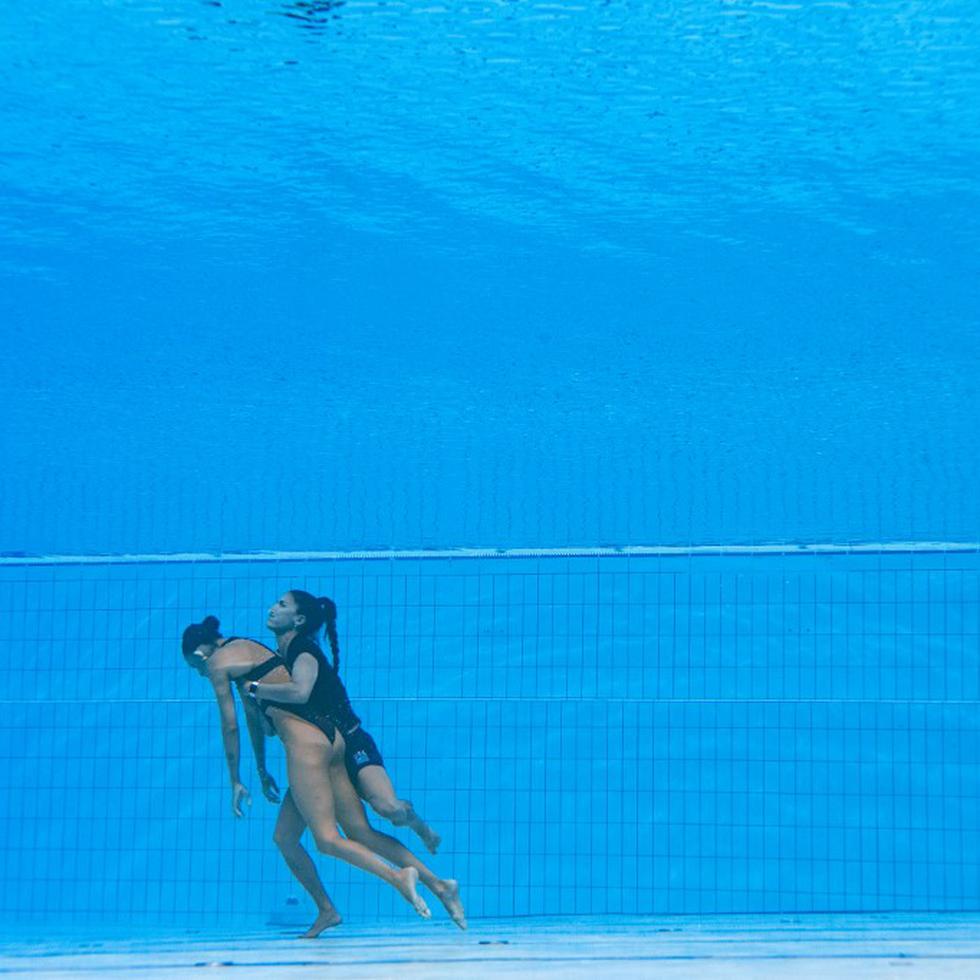 Dramático rescate: entrenadora se lanza al agua para salvar a nadadora artística que se desmayó