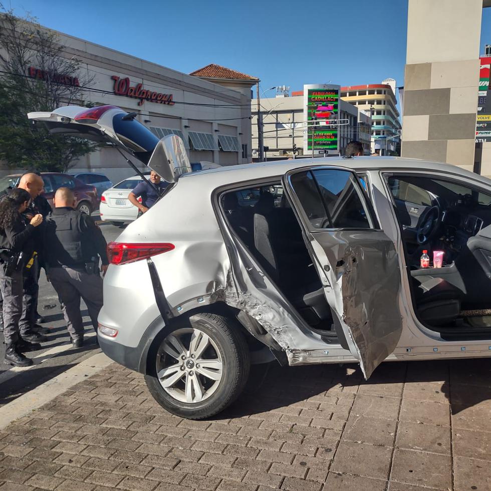 El carro KIA gris había sido reportado hurado, según el comisionado de la Policía Municipal de San Juan, José Juan García.
