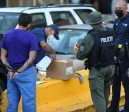 Operativo antidrogas de arrestos de la Policía. Los detenidos fueron llevados al Coliseo Roberto Clemente en Hato Rey.
