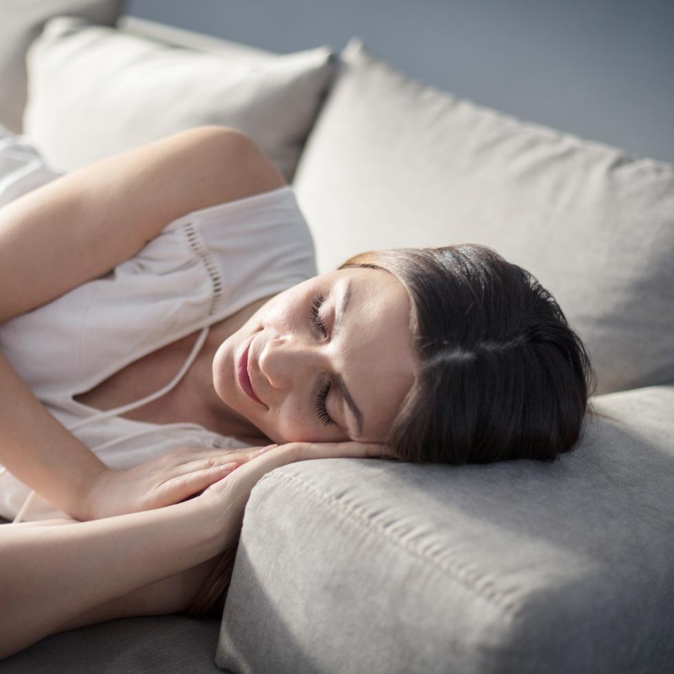 Una siesta breve de no más de 30 minutos genera un efecto restaurador en el cerebro y de mejoría de la alerta.